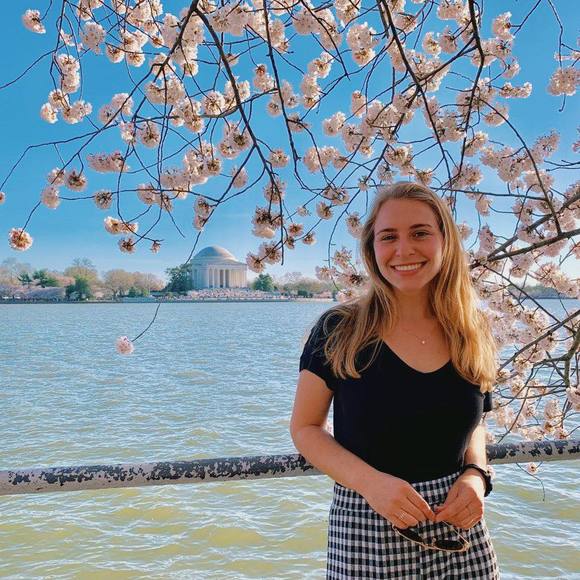 Meet your Posher, Sara - Picture 1 of 1